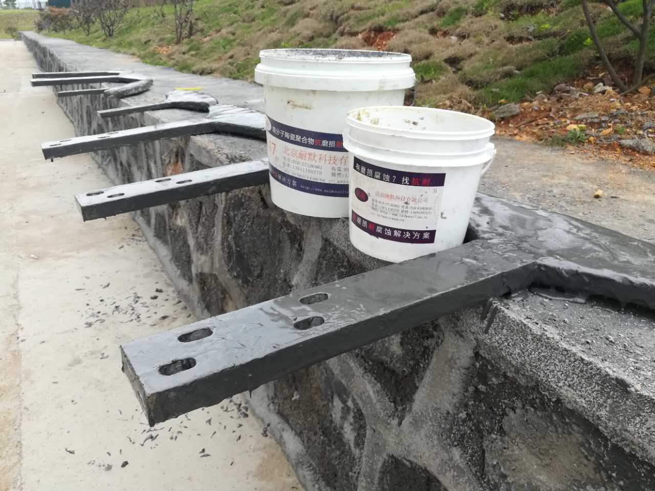 陶瓷防腐涂料的性能优势突显解决了工业生产难题 陶瓷防腐涂料的性能优势突显解决了工业生产难题